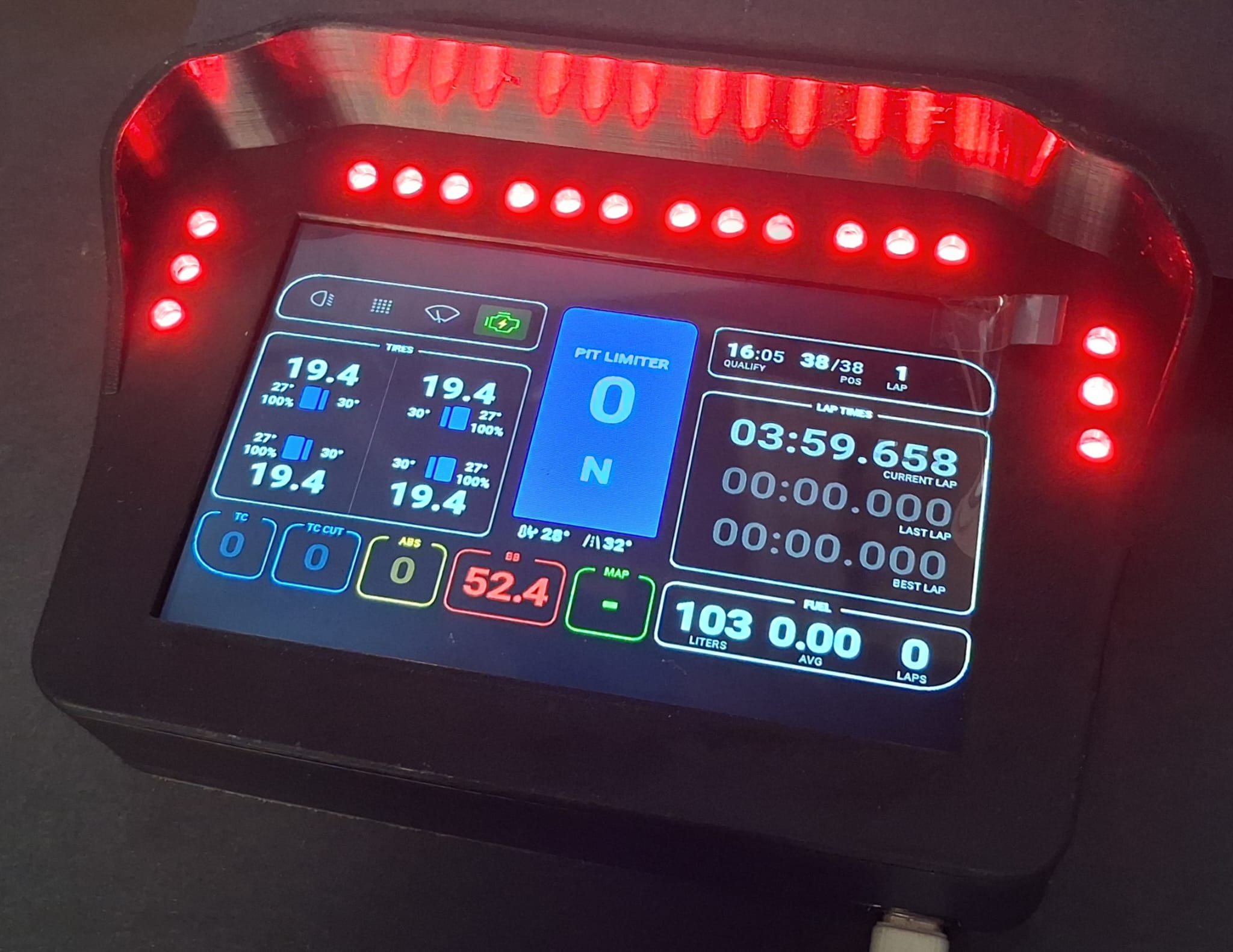 SimDash RGB installata in un cockpit