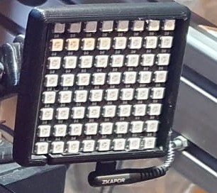 Display ShiftFlag montato su un volante da sim racing